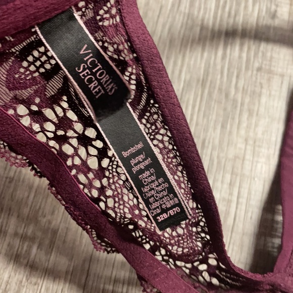 Victoria’s Secret Bombshell Plunge - Picture 3 of 4